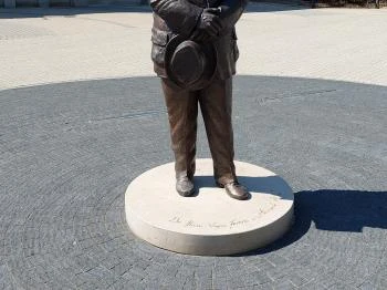 Pávai-Vajna Ferenc szobra Hajdúszoboszló