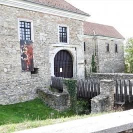 Pécsváradi Vár Pécsvárad - Külső kép