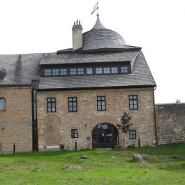 Pécsváradi Vár Pécsvárad - Külső kép