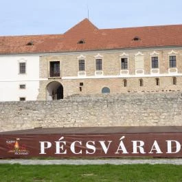 Pécsváradi Vár Pécsvárad - Külső kép