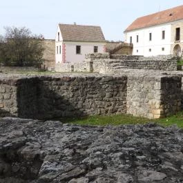 Pécsváradi Vár Pécsvárad - Külső kép