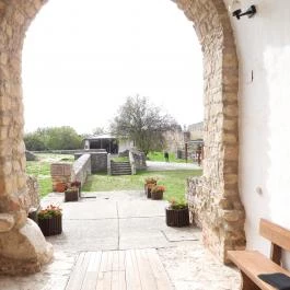 Pécsváradi Vár Pécsvárad - Külső kép