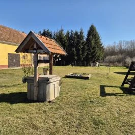 Peki Vendégház Kám - Medence/kert