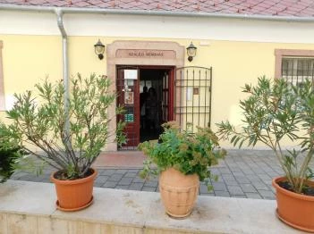 Péliföldszentkereszt Szalézi Rendház Bajót