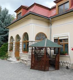 Péliföldszentkereszt Szalézi Rendház