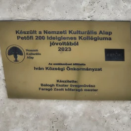 Petőfi-emlék Iván - Külső kép