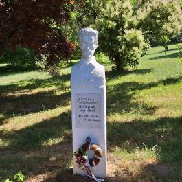 Petőfi Sándor Emlékméhes, Kölesd - Borjád - Külső kép