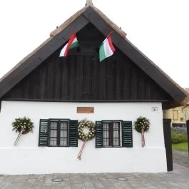 Petőfi Szülőház és Emlékmúzeum Kiskőrös - Külső kép