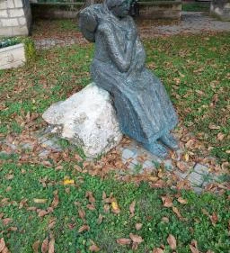 Pihenő asszony kecskével