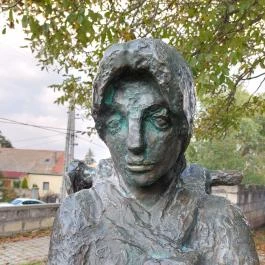 Pihenő asszony kecskével Törökbálint - Egyéb