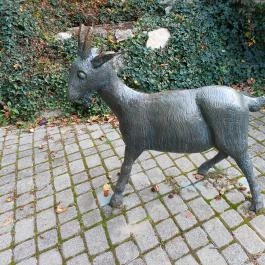 Pihenő asszony kecskével Törökbálint - Egyéb