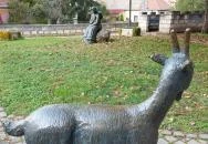 Pihenő asszony kecskével Törökbálint