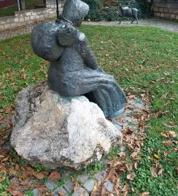 Pihenő asszony kecskével