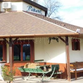 Pikant Étterem Tata - Külső kép