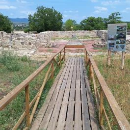 Bencés kolostor romjai Abasár - Külső kép