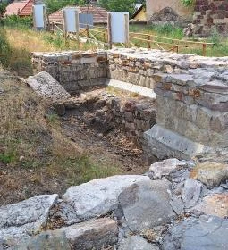 Bencés kolostor romjai