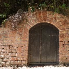 Pincesor Nyúl - Külső kép