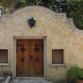 Pincesor Nyúl - Külső kép