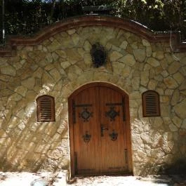 Pincesor Nyúl - Külső kép