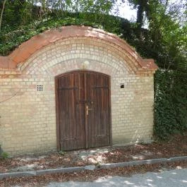 Pincesor Nyúl - Külső kép