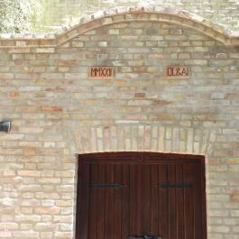 Pincesor Nyúl - Külső kép