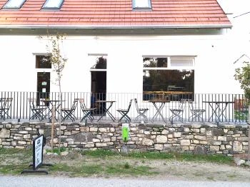 Pint Kocsma & Henye Balatonhenye