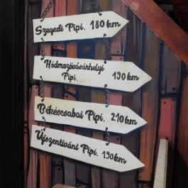 Pipipont, Budapest - Belső