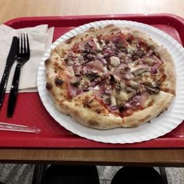 Pizza Hut Express - Astoria Budapest - Étel/ital