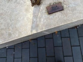 Plank Antal: Corgi miniszobor Budapest