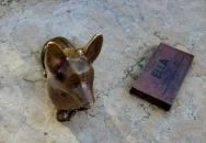 Plank Antal: Corgi miniszobor Budapest