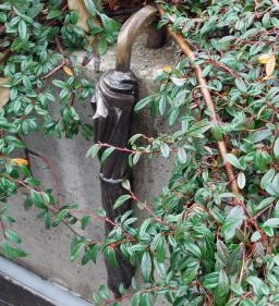 Plank Antal: Esernyő miniszobor