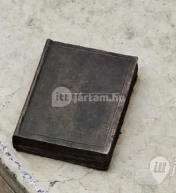 Plank Antal miniszobrai az Allee környékén