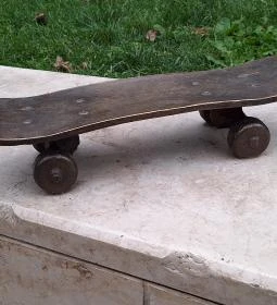 Plank Antal miniszobrai az Allee környékén