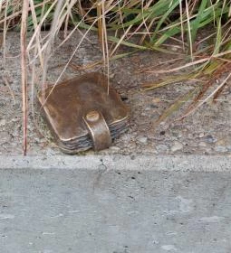 Plank Antal: pénztárca miniszobor