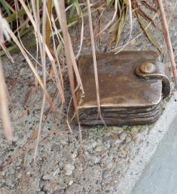 Plank Antal: pénztárca miniszobor