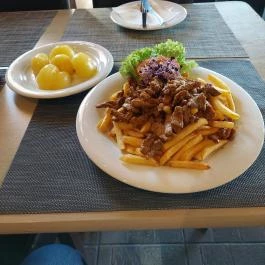 Platán Gyorsétkezde, Lábatlan - Étel/ital