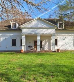 Platános Kúria Equestrian Mansion