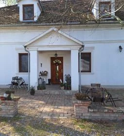 Platános Kúria Equestrian Mansion