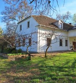 Platános Kúria Equestrian Mansion