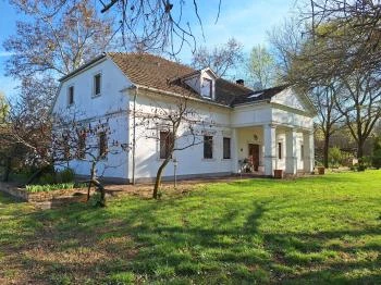 Platános Kúria Equestrian Mansion Balástya