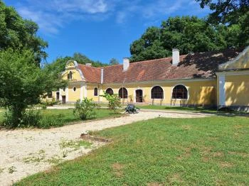 Pongrácz Kastély Csombárd