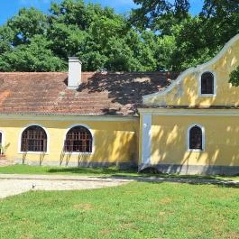 Pongrácz Kastély Csombárd - Külső kép