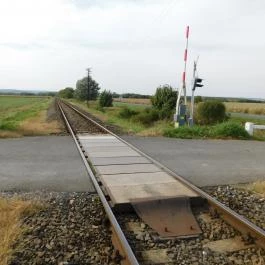 Pörbölyi Tragédia Emlékműve Alsónyék - Külső kép