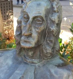 Professzor szobor Siófok