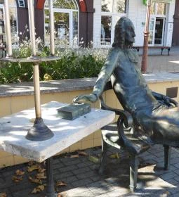 17. legjobb látnivaló: Professzor szobor Siófok