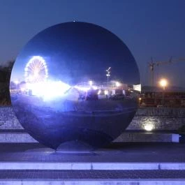 Pulzus szobor Győr - Külső kép