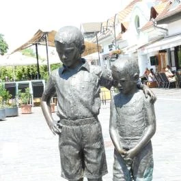 Puskás Ferenc szoborcsoport Budapest - Külső kép