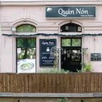 Quán Nón Vietnámi Étterem - Erzsébet tér Budapest - Külső kép