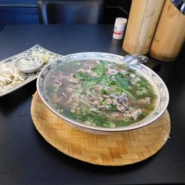 Quán Nón Vietnámi Étterem - Erzsébet tér Budapest - Étel/ital