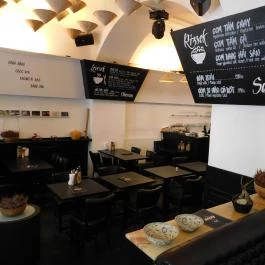 Quán Nón Vietnámi Étterem - Erzsébet tér Budapest - Belső